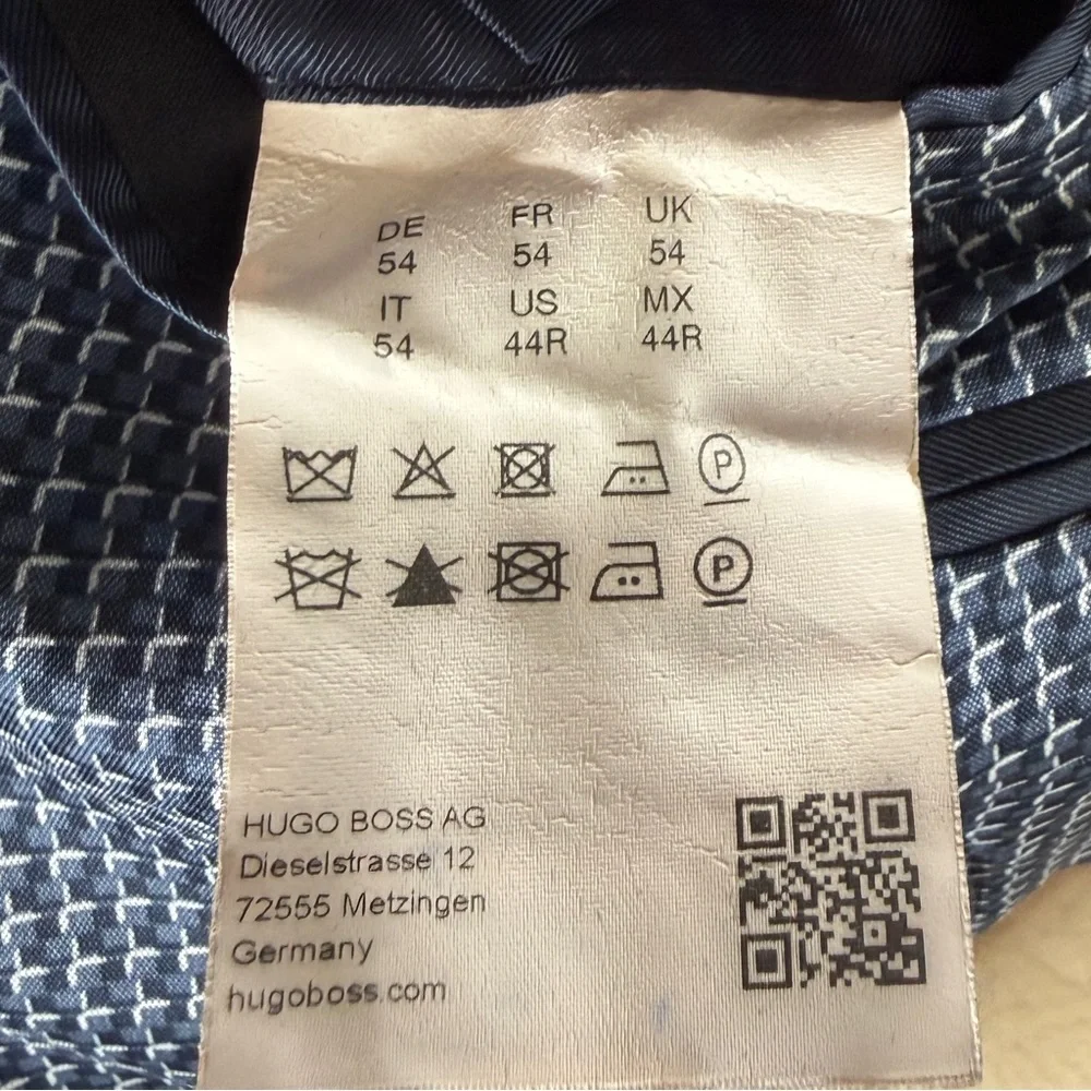 Hugo Boss Stretch Travel Blazer Jacket Blue LANIFICIO TESSE Biella Wool 2 Button